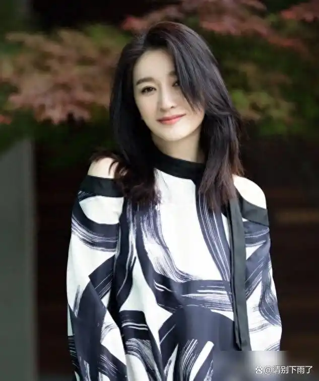 中年女性齐肩卷发_女明星齐肩卷发_优雅气质发型