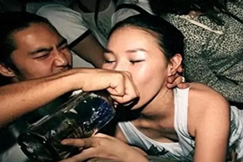 韩国娱乐圈的潜规则_
_韩国娱乐圈自杀率高的原因