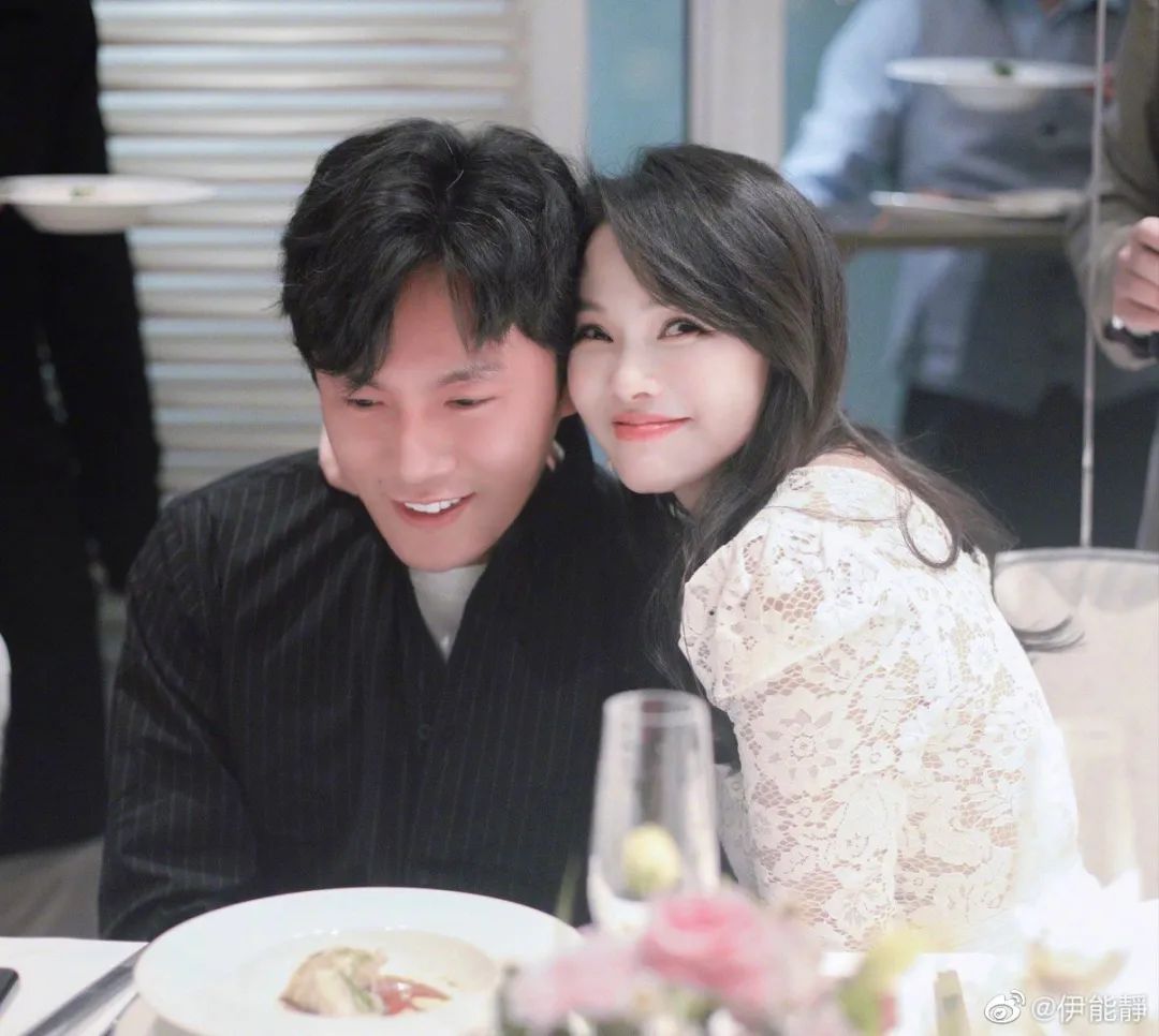 女明星红毯穿搭_春季时尚趋势_晚装女明星