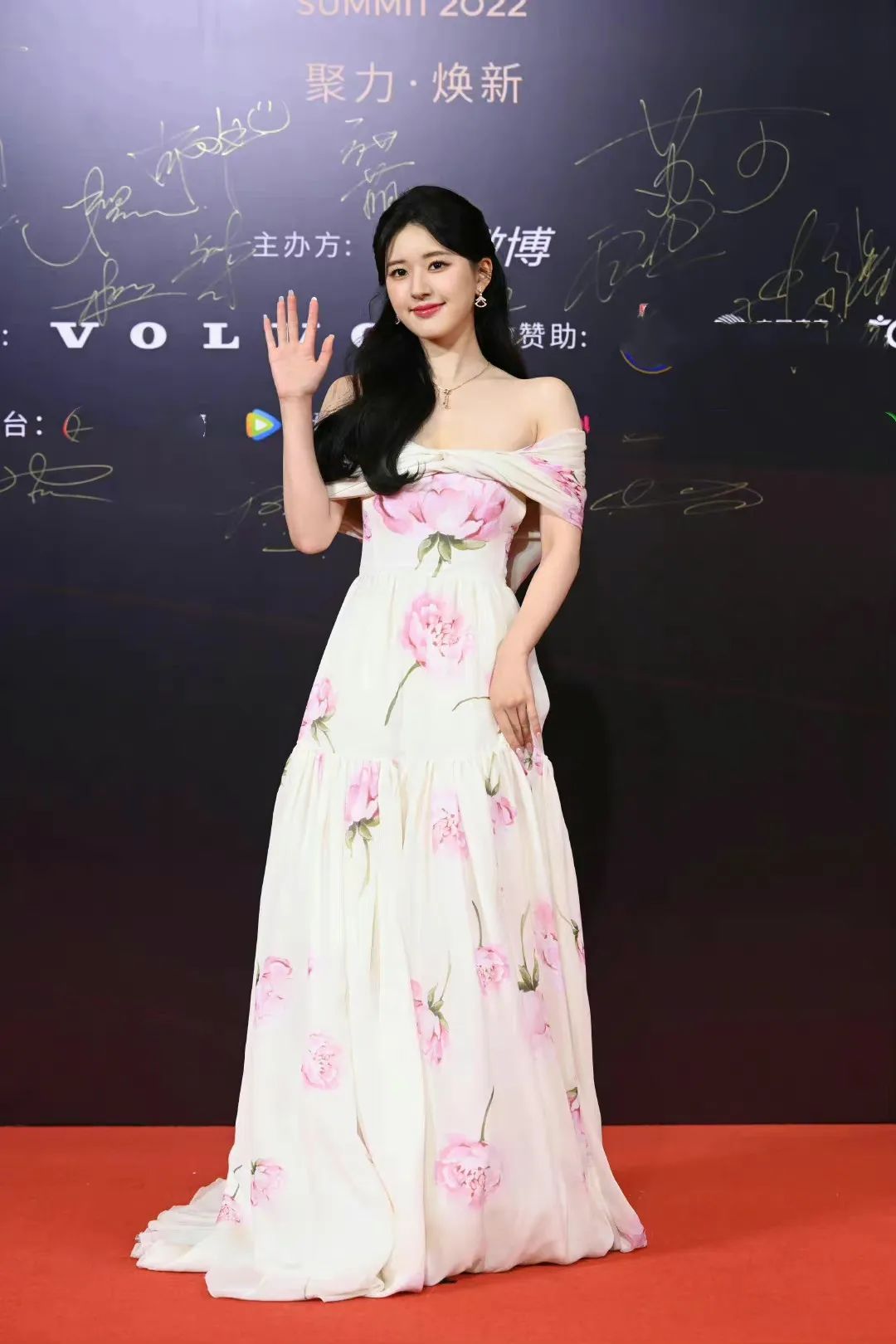 明星高定礼服点评_微博盛典红毯造型_晚装女明星